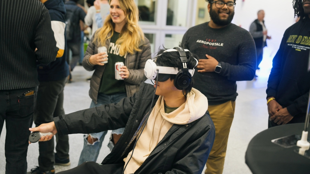 Student trying virtual headset/eyewear